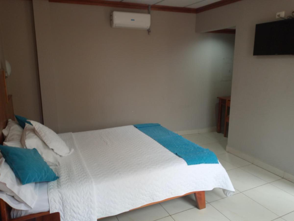 Hotel Palmeras Galapagos Puerto Ayora  Exteriör bild